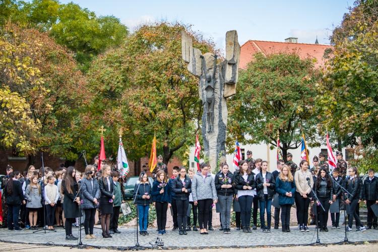 A magyar Golgotára emlékeztek a Corpus Hungaricum szobornál