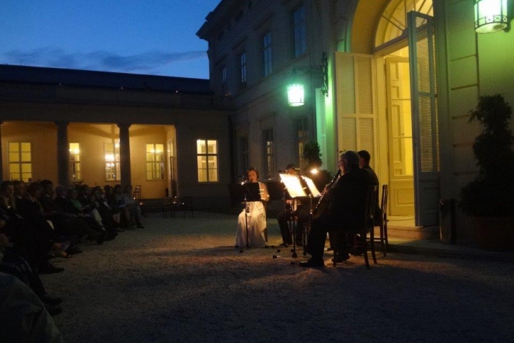 Gyertyafényes koncert a Károlyi kastélyban