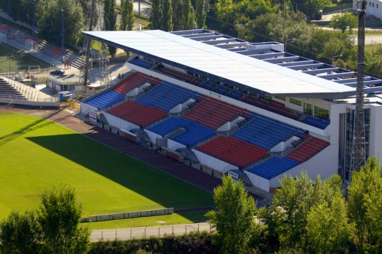 Teljesen lebontják, majd újraépítik a Sóstói Stadion főlelátóját