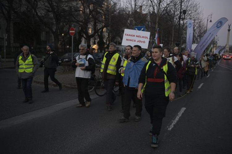 Budapestre ért az oktatásért Miskolcról indult menet