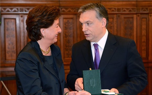 Orbán Viktor kitüntetést adott át Degenfeld-Lindner Máriának