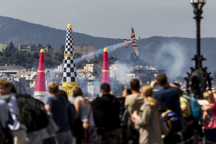 Red Bull Air Race - A tervek szerint rendeznék meg a vasárnapi programokat