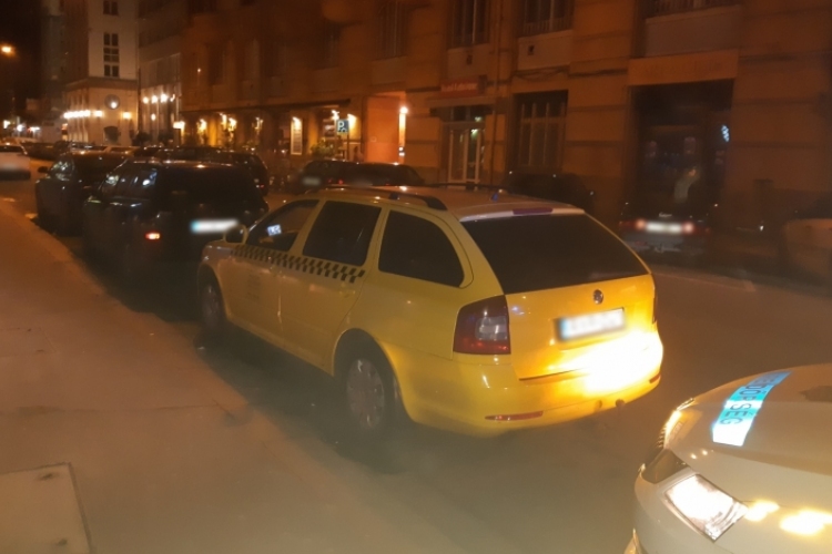 Elfogtak egy taxist, aki manipulálta a taxiórát